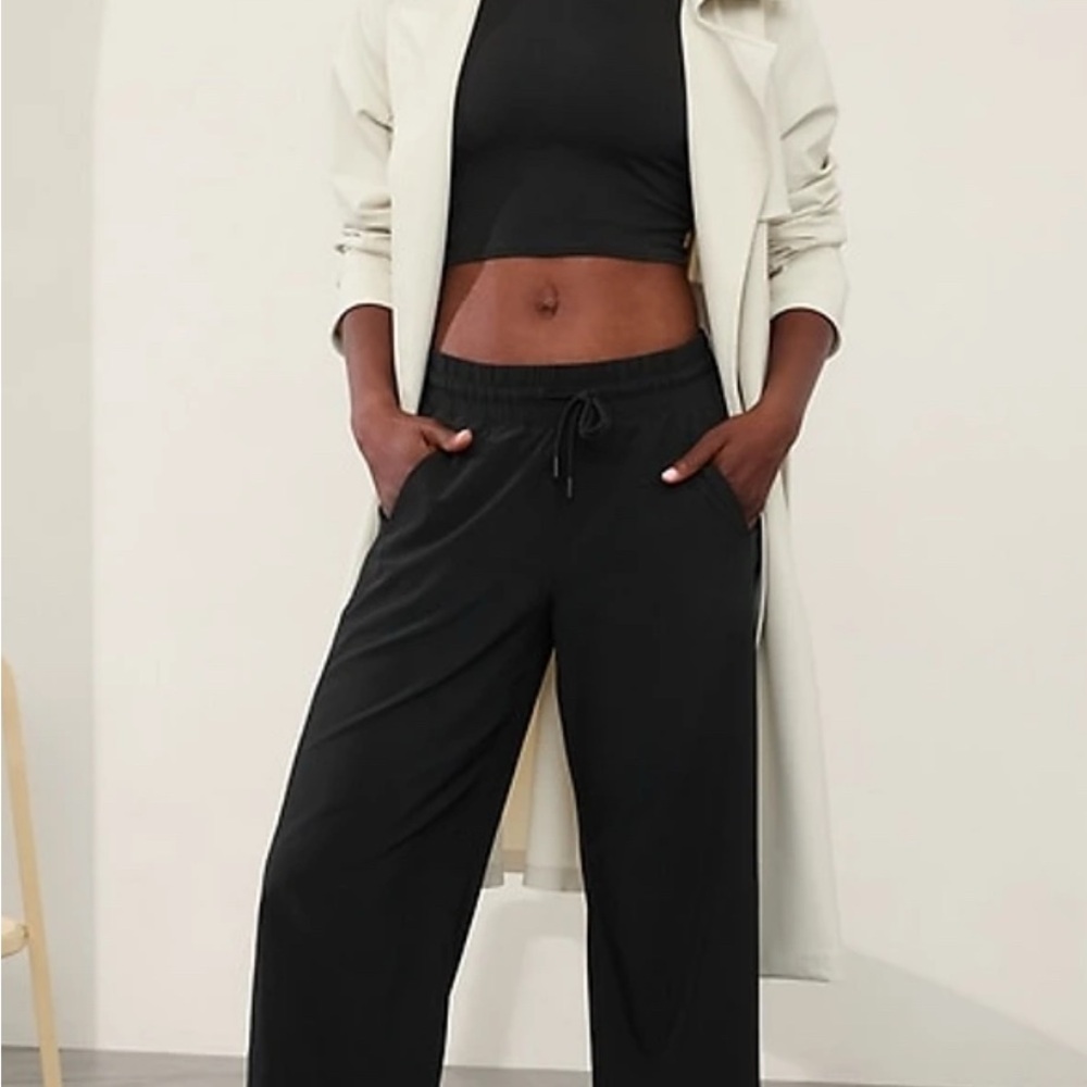 NWT Athleta Women's Black Avenue Wide-Leg Cropped Pants in Size 14